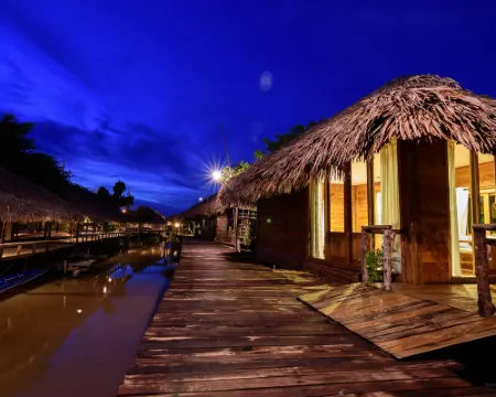 Baantonlamphu Pakpra Hotels in Khuan Khanun