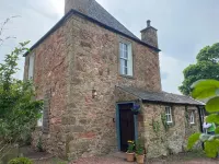 A-listed South Lodge, Dunbar with hot tub Hotels in Dunbar