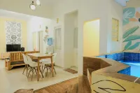 Griya Pojok Homestay Hotels in Balecatur