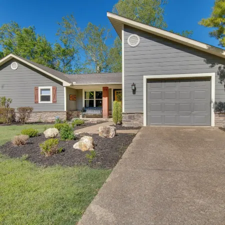 Fire Pit & Grill: Riverfront Home in Arkansas!