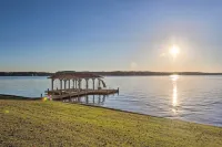 Lakefront Paradise w/ Fire Pit - Dogs Welcome! - 3 tähden