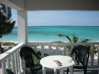 #1 Reviewed Pristine Private Beachfront Villa, Full Laundry & Kitchen, WiFi, A/C
