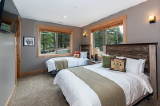 14 bedroom 14 bath Mega Mansion w/Indoor Pool, Theater