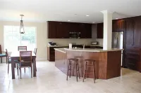 Safe Hilltop Villa in Gated Community on Main Island(Colon) 5 minutes from Town