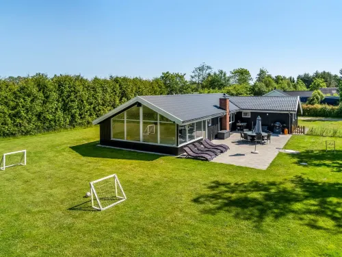 "Nina" - 700m to the Fjord Hotels in Storvorde