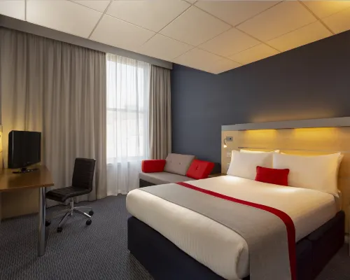 Holiday Inn Express EDINBURGH CITY CENTRE by IHG Hotels near Waterloo Place