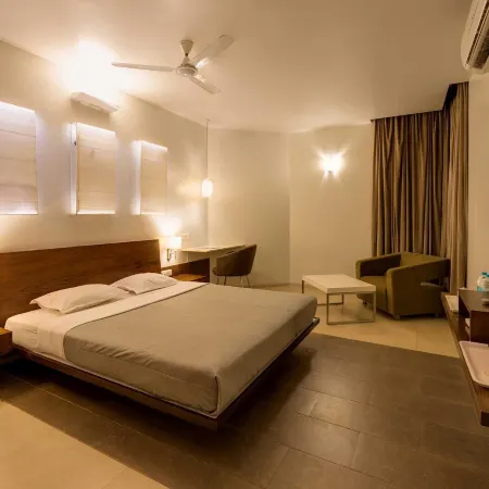 Hotel Maratha Regency Отели в г. Колхапур