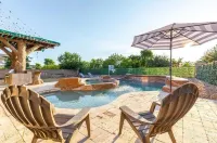 Beautiful 5 bedroom home with an Amazing * HEATED POOL! Hotels in Queen Creek