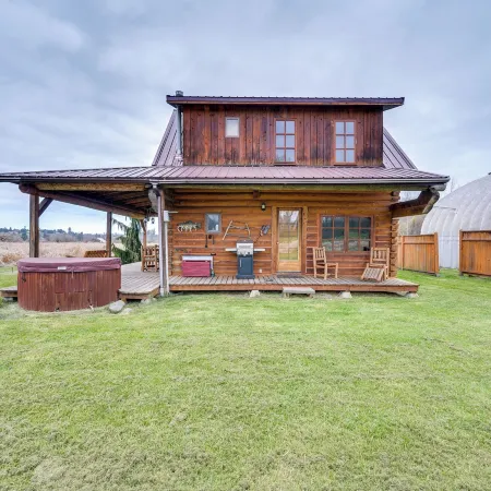 Private Hot Tub: 'Blue Sky Cabin' in Sequim