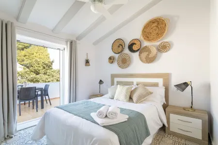 Hola from HeliosAs featured on the TV show 'A Place in the Sun