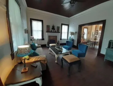 Senoia Farmhouse close to town, the home of The Walking Dead.