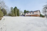 3 Mi to Cuyahoga Valley NP: Fairlawn Family Home! - Homestays
