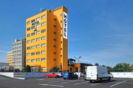 Hotel Aura Design & Garden Pool Отели в г. Predboj