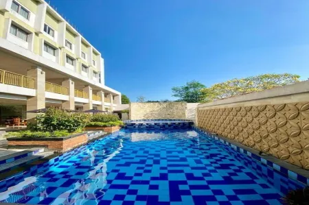 Vrata Hotel Yogyakarta Отели рядом с достопримечательностью «Sari Temple»