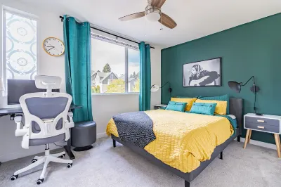 3BR | Rooftop, Family | West Seattle | Sophari Hotels near Delridge