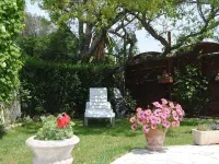 Villa in Bagnols with Pool & Near Nature Parks