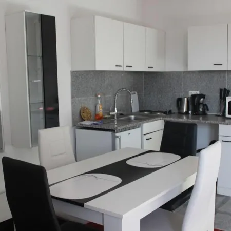 Lipp Apartments