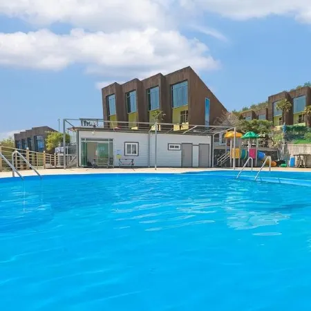 Geojedo Pilos Ocean View Pension Отели рядом с достопримечательностью «Тематический бамбуковый парк «Мэнджонджук»»