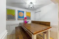 St. Petersburg Charming Family Home w/ Private Pool, Gym, Smart TV, King Bed Các khách sạn ở Lealman