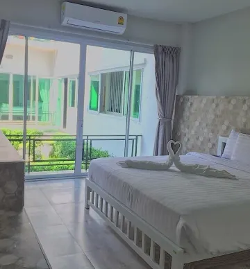 ห้องซูพีเรียร์ เตียงใหญ่ พร้อมระเบียง