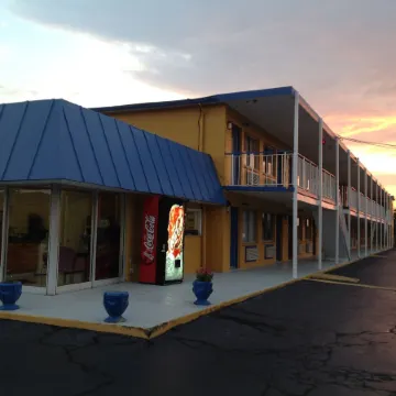 Belmont Inn and Suites