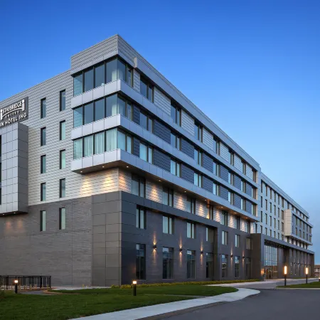 Staybridge Suites Montreal Airport - ST-Laurent by IHG Отели рядом с достопримечательностью «Главный офис компании Air Canada»