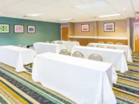 Holiday Inn Express 普利茅斯 華盛頓縣酒店