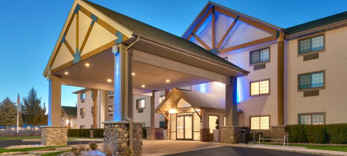 Holiday Inn Express 希伯市 瓦薩奇縣酒店