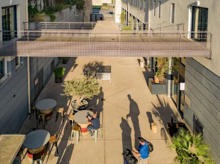 ApartHotel Sainte-Marthe Отели рядом с достопримечательностью «Mairie d'Avignon»