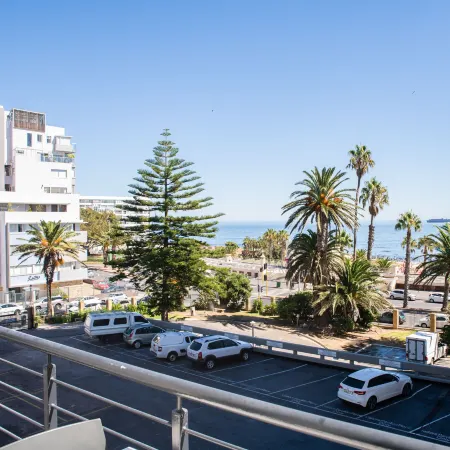 Mojo Hotel & Market