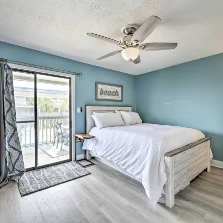 Panama City Condo w/ Balcony & Pool, Walk to Beach
