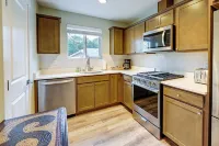 Modern Seatac Gem w/ Fireplace & Smart Tvs!