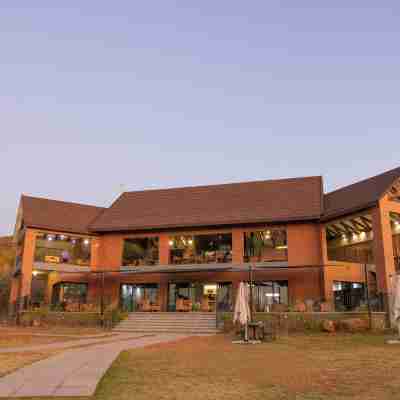 BushTime Mabula Hotel Exterior