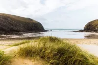 Luxury chalet in wonderful Pembrokeshire National Park, beach & coast path Hotels in Nolton and Roch