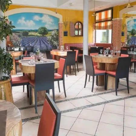 Mercure Avignon TGV Hotel et Spa