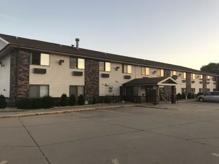 American Inn Cedar Rapids South