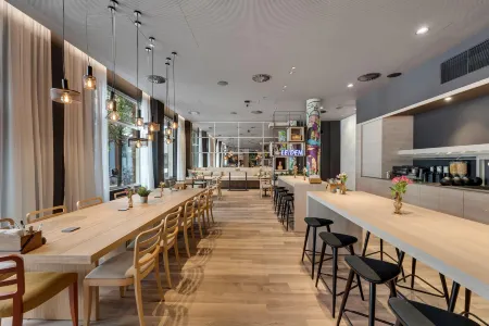 IntercityHotel Leiden Отели рядом с достопримечательностью «Лейденський ботанічний сад»