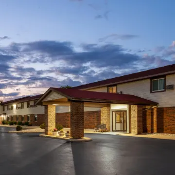 Super 8 by Wyndham Green Bay Near Stadium
