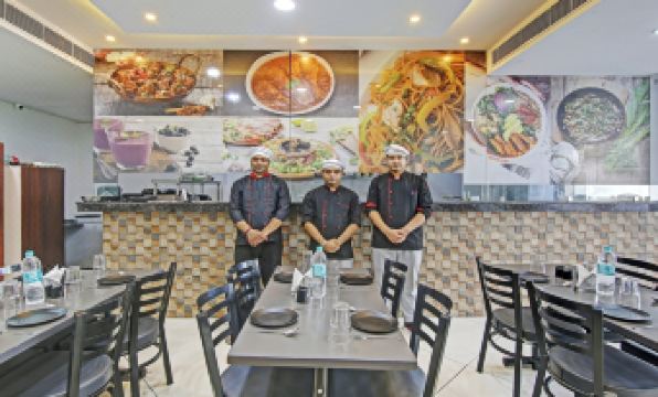 Hotel Royal Empirre Near Pec-Pgi-PU-Sukhna Lake-Rock Garden-Rose Garden Chandigarh