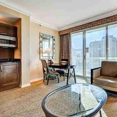 STRIP VIEW Premier King MGM Signature Rooms