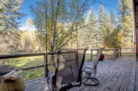 Bigwood Bliss - 3BD Riverfront Home Hotels in Ketchum