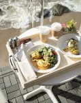 Malibu Beach Inn - breakfast