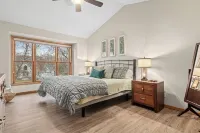 Spacious Well Appointed Retreat Minutes from Excelsior, Lake Minnetonka & More Hotels in Chanhassen