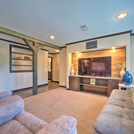 Pet-Friendly Home w/ Deck in Broken Bow!