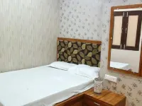Lal Mani Kothi Homestay Hotel berhampiran Jambatan Malviya
