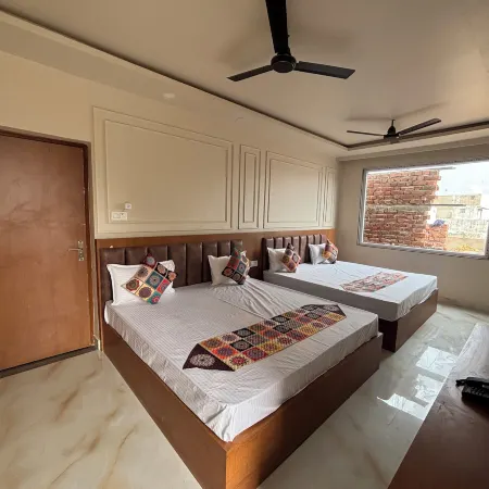 Hotel Kajal Inn Отели рядом с достопримечательностью «Даргах Шариф»