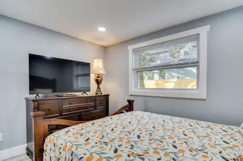 Walk to Restaurants: Home w/ Yard in Safety Harbor - Wifi