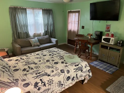 Boat House Studio - Water Front Pets Wifi Smart Tv Apts by RedAwning