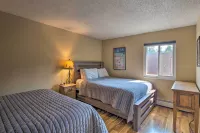 Ski and Unwind Fireside Main St Condo in Tannhauser - Pet friendly
