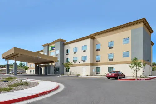 Holiday Inn Express & Suites GLOBE by IHG